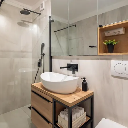 Leonela * Сплит