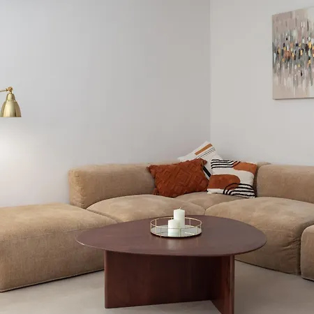 Leonela Apartment Split